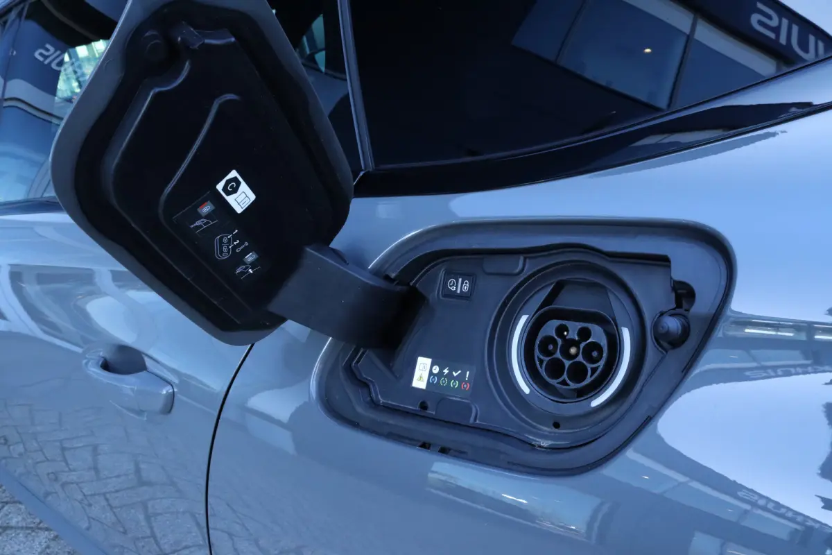 1.6 HYbrid PSE 360PK | Adapt. Cruise | Trekhaak | Schuifdak | Nightvision | Focal Audio | Massage | Memory | 360 Camera | Keyless | Elektr. Klep | Carplay | Navi | Climate | Adaptief Onderst