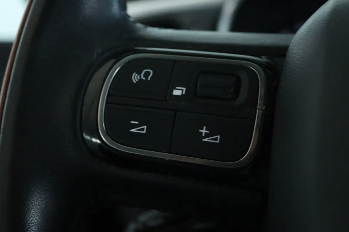 1.2 81PK Shine | Cruise Control | Trekhaak | Camera | Navigatie | Carplay | Climate | Getint glas |