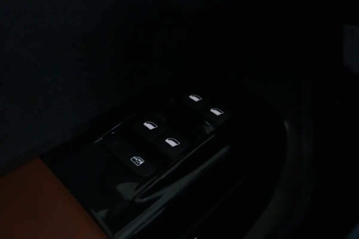 1.2 81PK Shine | Cruise Control | Trekhaak | Camera | Navigatie | Carplay | Climate | Getint glas |