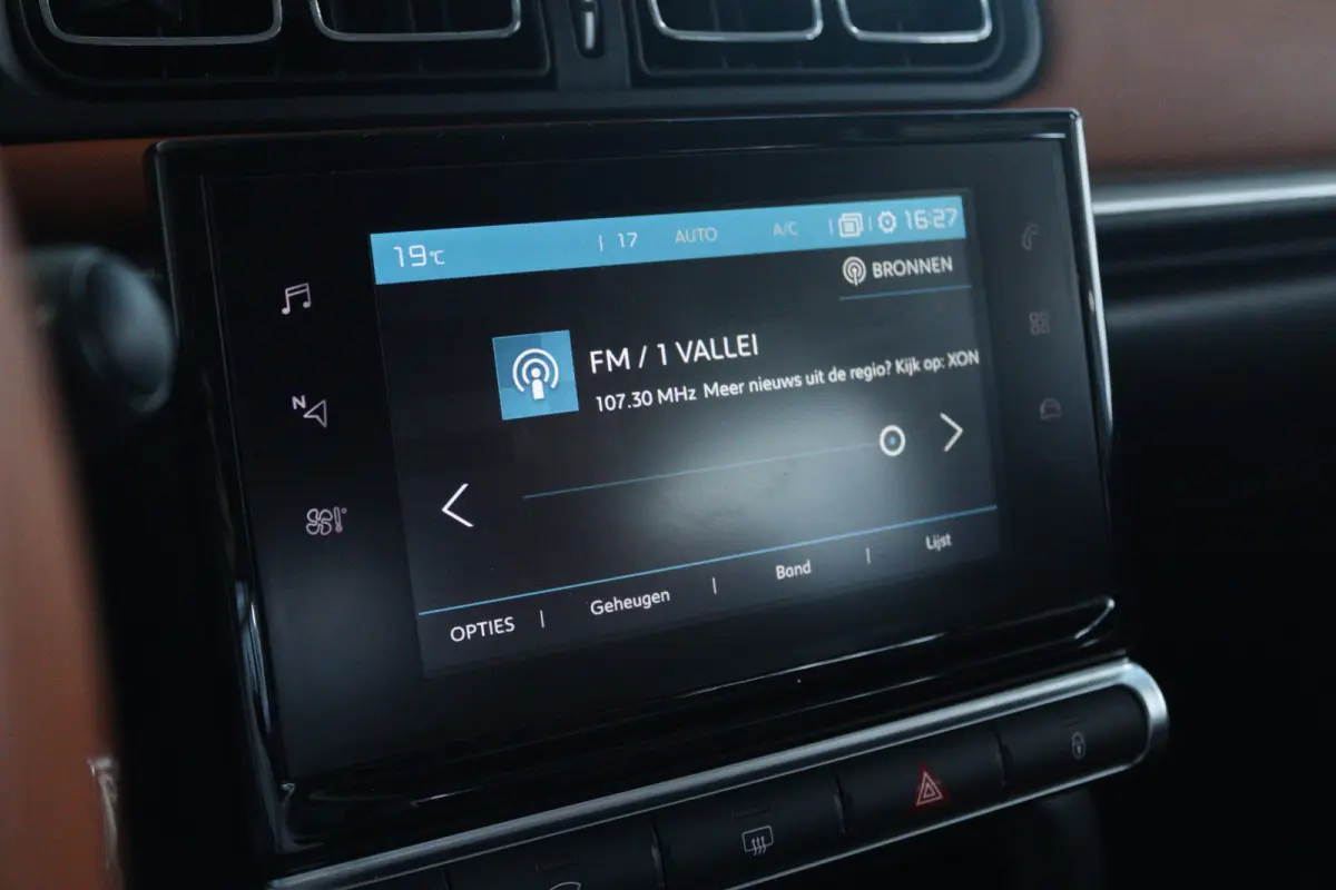 1.2 81PK Shine | Cruise Control | Trekhaak | Camera | Navigatie | Carplay | Climate | Getint glas |