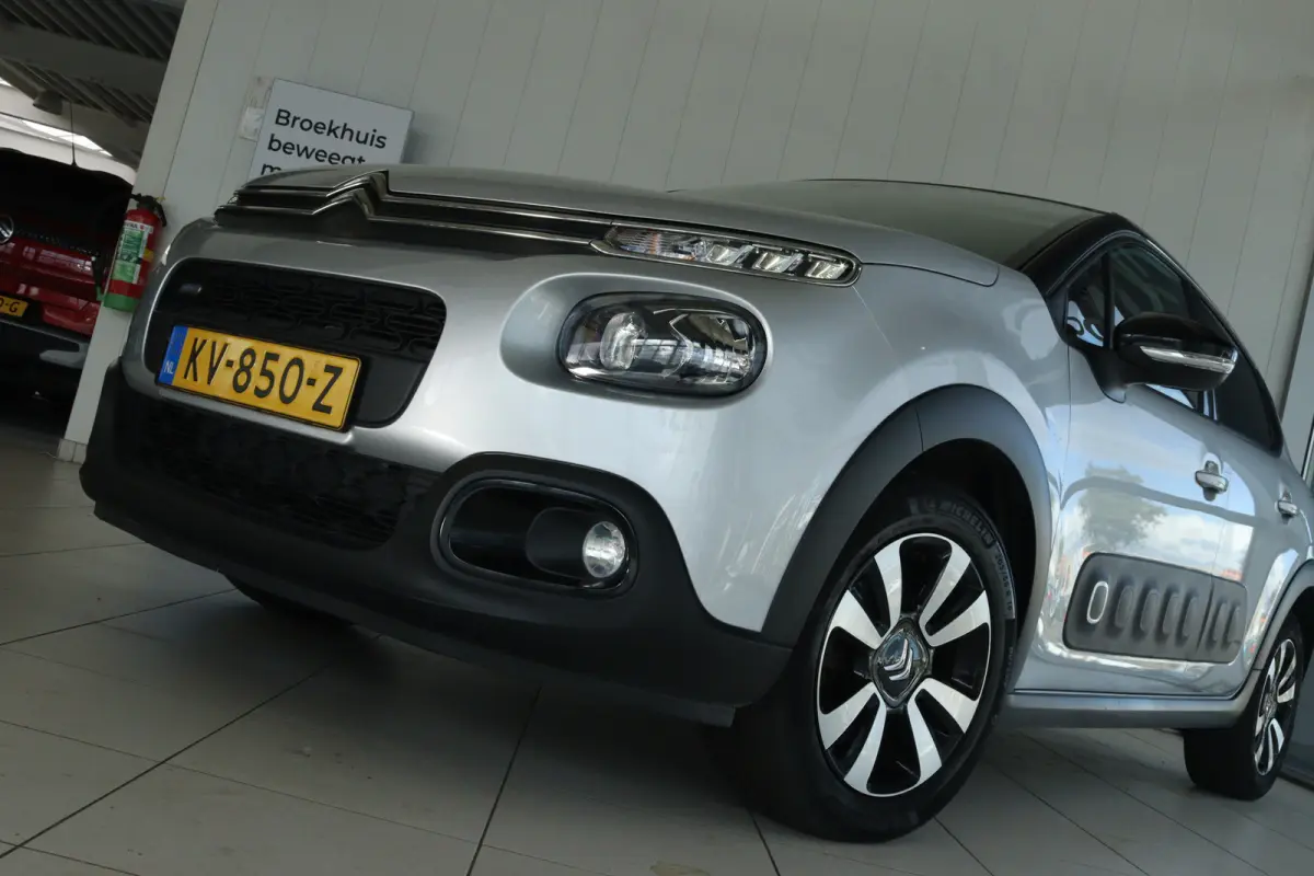 1.2 81PK Shine | Cruise Control | Trekhaak | Camera | Navigatie | Carplay | Climate | Getint glas |