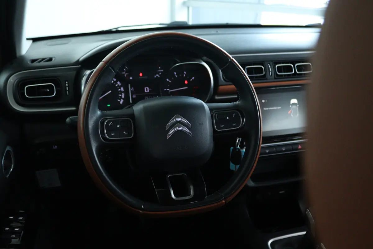 1.2 81PK Shine | Cruise Control | Trekhaak | Camera | Navigatie | Carplay | Climate | Getint glas |