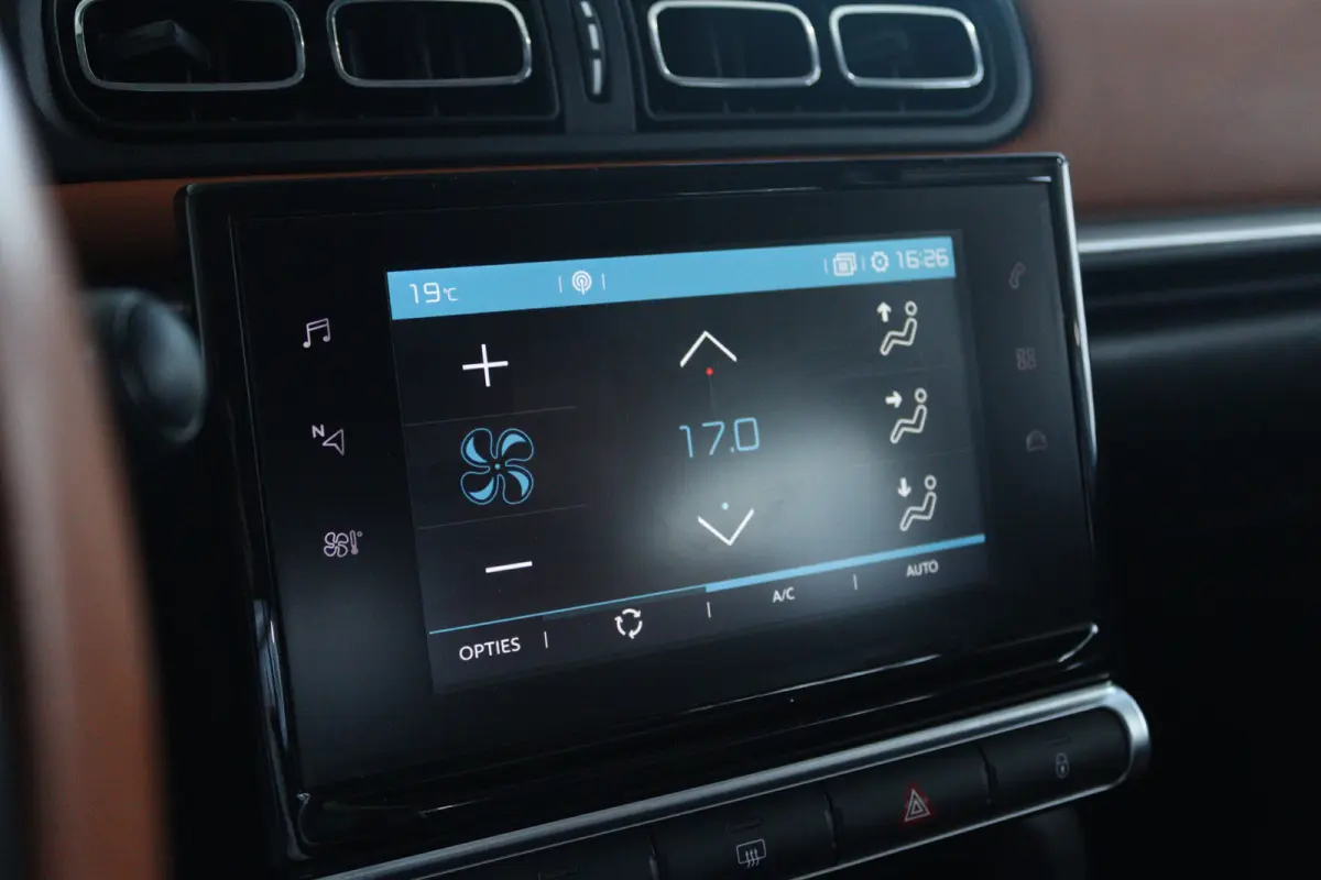 1.2 81PK Shine | Cruise Control | Trekhaak | Camera | Navigatie | Carplay | Climate | Getint glas |