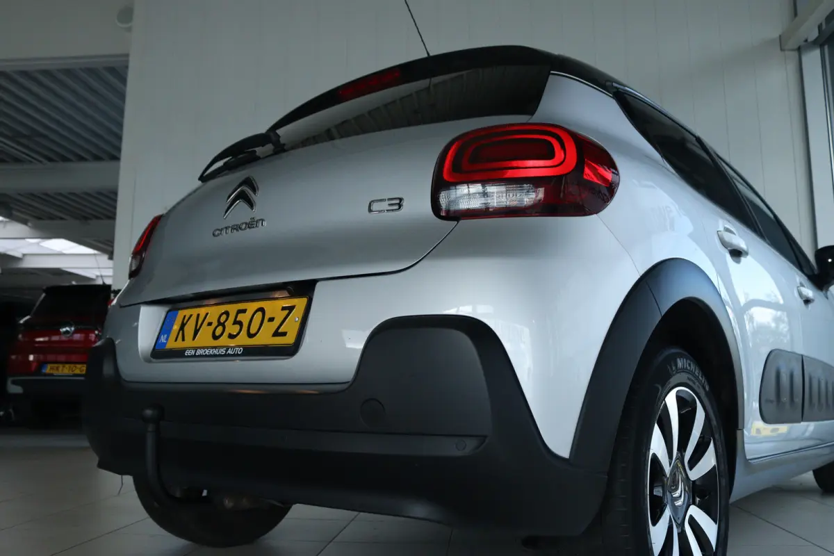 1.2 81PK Shine | Cruise Control | Trekhaak | Camera | Navigatie | Carplay | Climate | Getint glas |