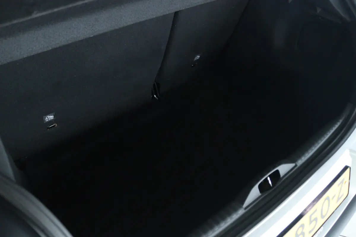 1.2 81PK Shine | Cruise Control | Trekhaak | Camera | Navigatie | Carplay | Climate | Getint glas |