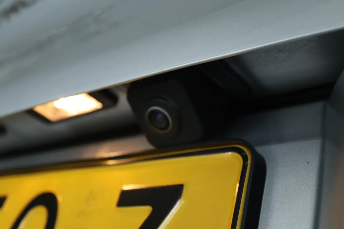 1.2 81PK Shine | Cruise Control | Trekhaak | Camera | Navigatie | Carplay | Climate | Getint glas |
