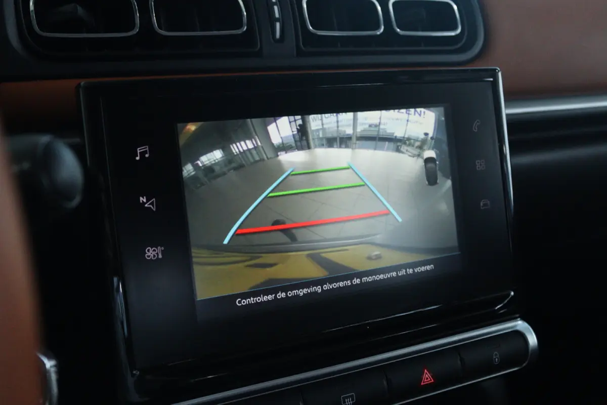 1.2 81PK Shine | Cruise Control | Trekhaak | Camera | Navigatie | Carplay | Climate | Getint glas |