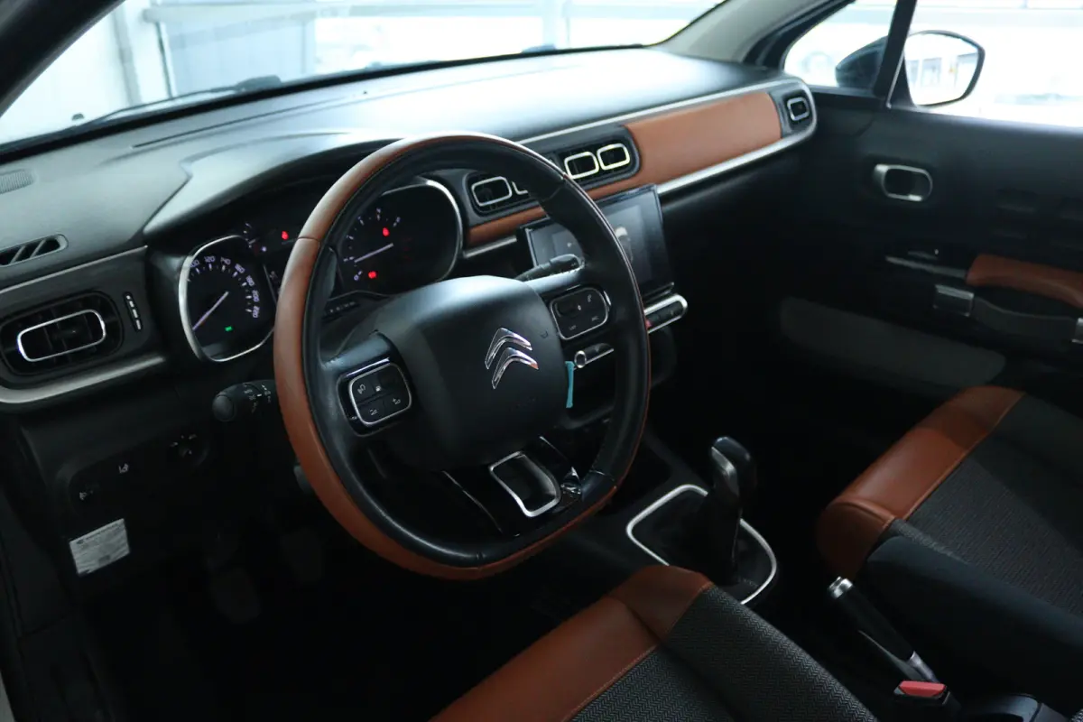 1.2 81PK Shine | Cruise Control | Trekhaak | Camera | Navigatie | Carplay | Climate | Getint glas |