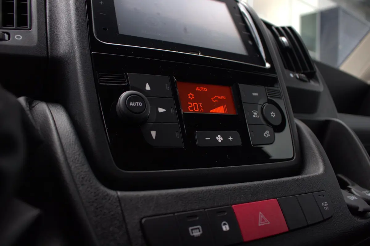 2.2 BlueHDi 120PK L2H2 3.0t | APPLE CARPLAY/ANDROID AUTO | CRUISE | AIRCO | TREKHAAK| CLIMATE CONTROL |