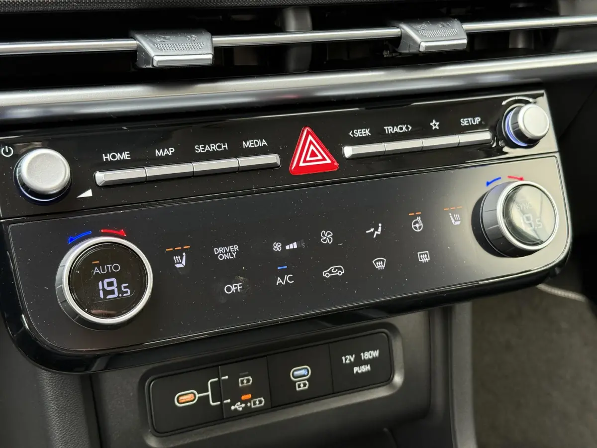 1.6 T-GDI PHEV Comfort Smart / Elektrische Achterklep / Stoel+Stuur Verwarming / Achteruitrij Camera / Keyless / Navigatie /