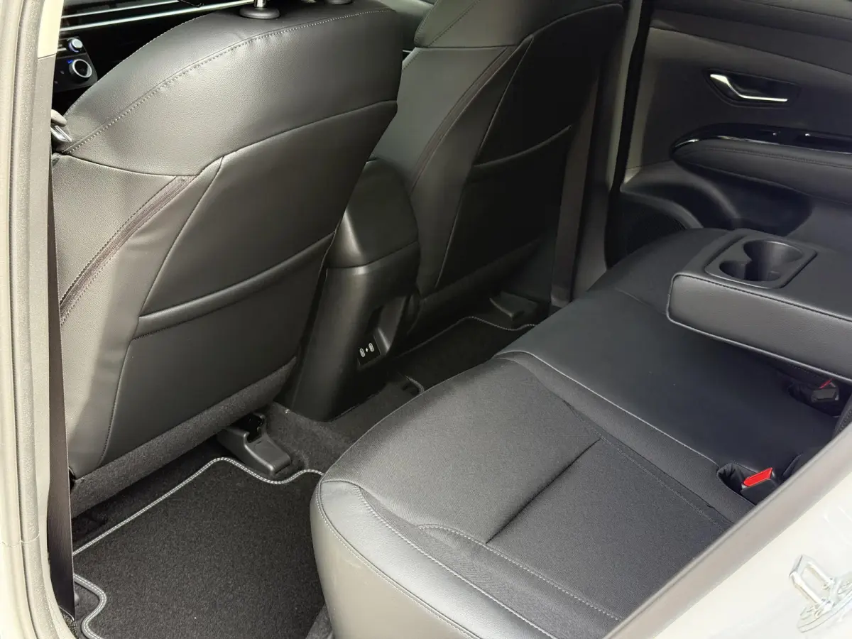 1.6 T-GDI PHEV Comfort Smart / Elektrische Achterklep / Stoel+Stuur Verwarming / Achteruitrij Camera / Keyless / Navigatie /