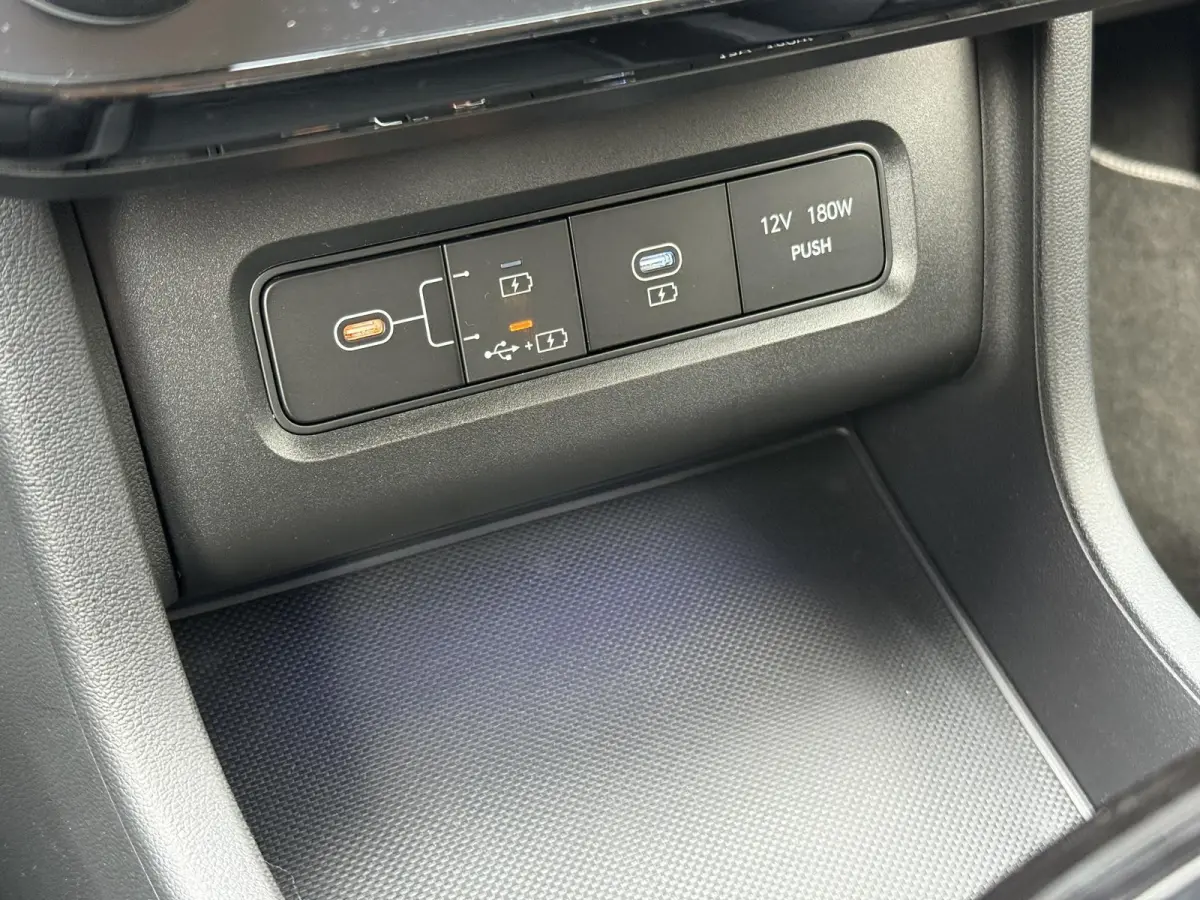 1.6 T-GDI PHEV Comfort Smart / Elektrische Achterklep / Stoel+Stuur Verwarming / Achteruitrij Camera / Keyless / Navigatie /