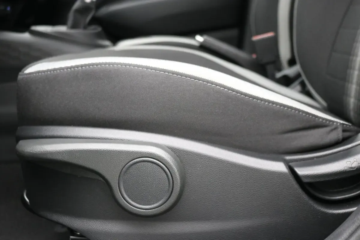 1.0 Comfort Smart / Navigatie / Camera / Apple Carplay & Android Auto / Bluetooth / Airco /