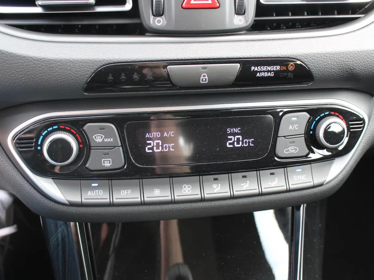 1.0 T-GDi MHEV Comfort / Navigatie + Android Auto/Apple Carplay / DAB / Climate Control / Cruise Control / Achteruitrijcamera /