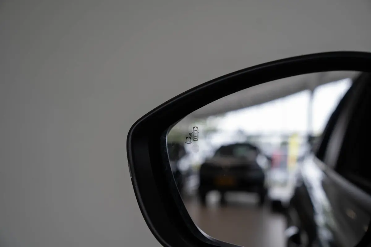 Summit 54 kWh | Tot 8 Jaar Garantie | Warmtepomp | Navigatie | Stoelverwarming | Verwarmd Voorraam | Apple Carplay & Android Auto |