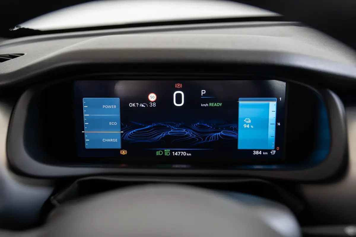 Summit 54 kWh | Tot 8 Jaar Garantie | Warmtepomp | Navigatie | Stoelverwarming | Verwarmd Voorraam | Apple Carplay & Android Auto |