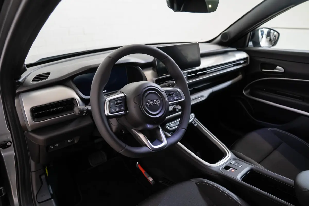 Summit 54 kWh | Tot 8 Jaar Garantie | Warmtepomp | Navigatie | Stoelverwarming | Verwarmd Voorraam | Apple Carplay & Android Auto |
