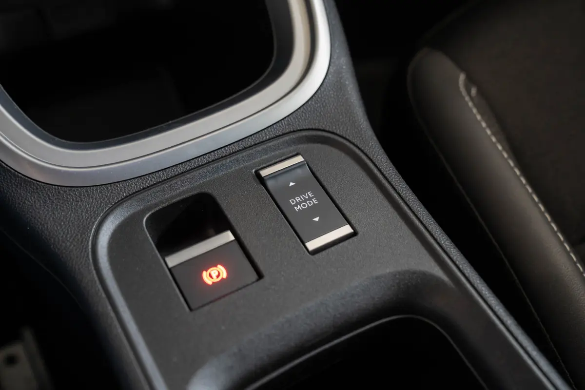 Summit 54 kWh | Tot 8 Jaar Garantie | Warmtepomp | Navigatie | Stoelverwarming | Verwarmd Voorraam | Apple Carplay & Android Auto |