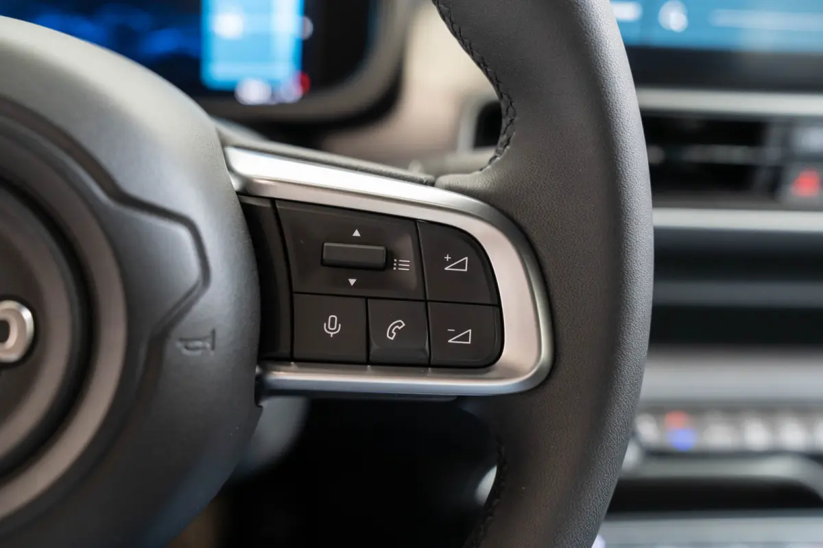 Summit 54 kWh | Tot 8 Jaar Garantie | Warmtepomp | Navigatie | Stoelverwarming | Verwarmd Voorraam | Apple Carplay & Android Auto |
