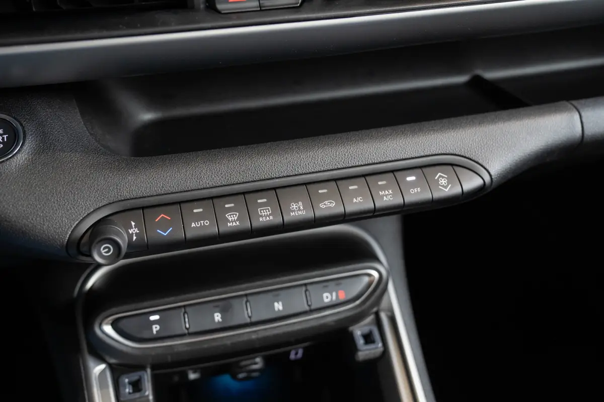 Summit 54 kWh | Tot 8 Jaar Garantie | Warmtepomp | Navigatie | Stoelverwarming | Verwarmd Voorraam | Apple Carplay & Android Auto |