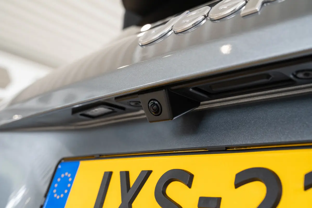 Summit 54 kWh | Tot 8 Jaar Garantie | Warmtepomp | Navigatie | Stoelverwarming | Verwarmd Voorraam | Apple Carplay & Android Auto |
