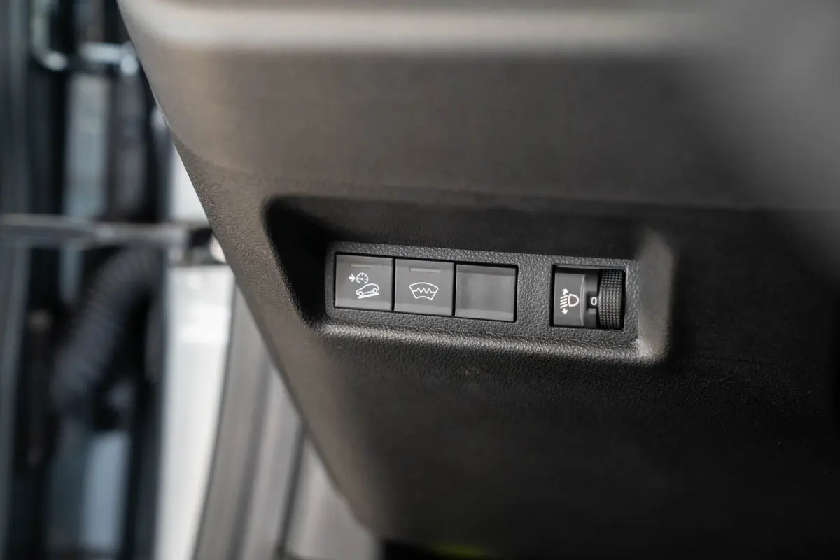 Summit 54 kWh | Tot 8 Jaar Garantie | Warmtepomp | Navigatie | Stoelverwarming | Verwarmd Voorraam | Apple Carplay & Android Auto |