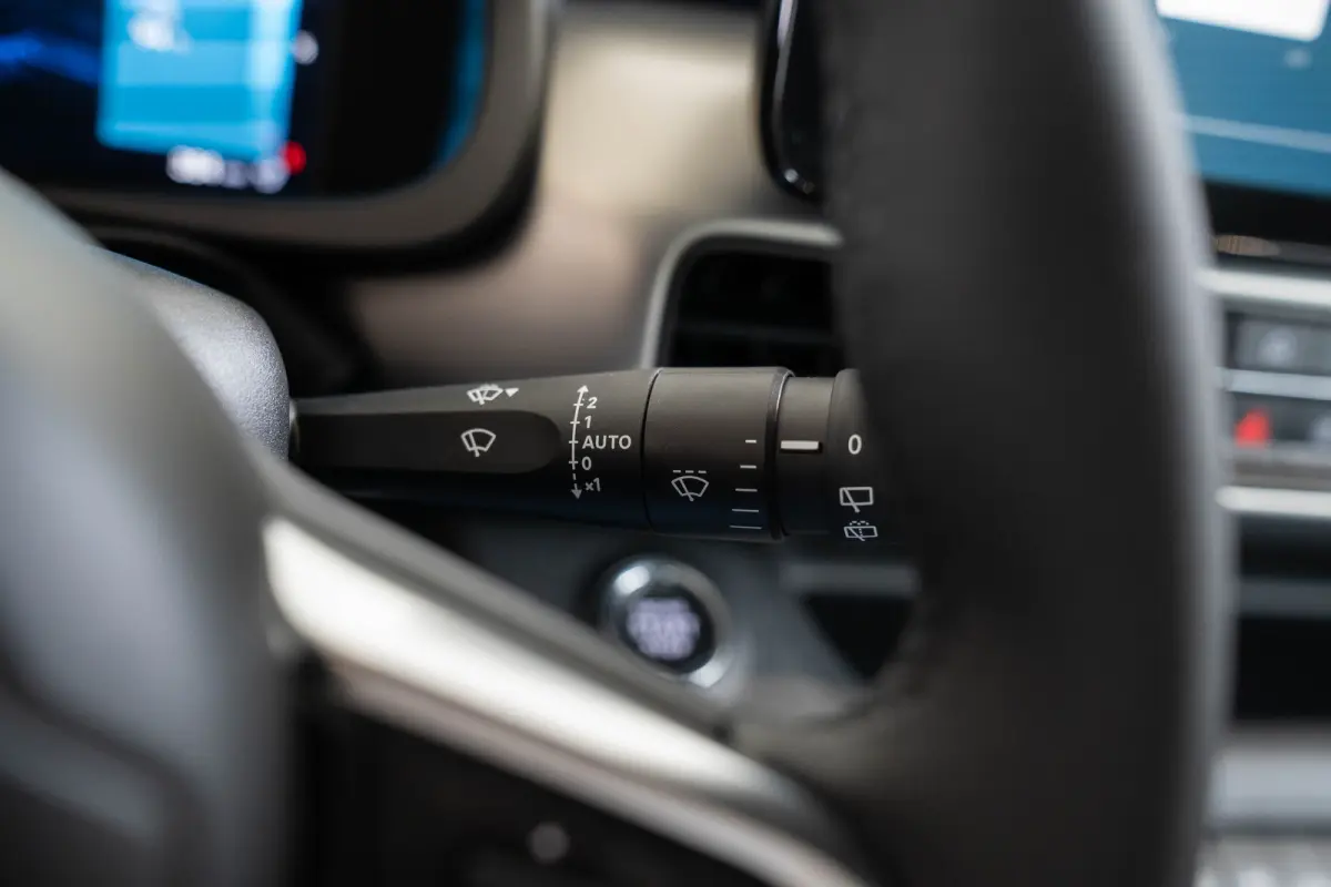 Summit 54 kWh | Tot 8 Jaar Garantie | Warmtepomp | Navigatie | Stoelverwarming | Verwarmd Voorraam | Apple Carplay & Android Auto |