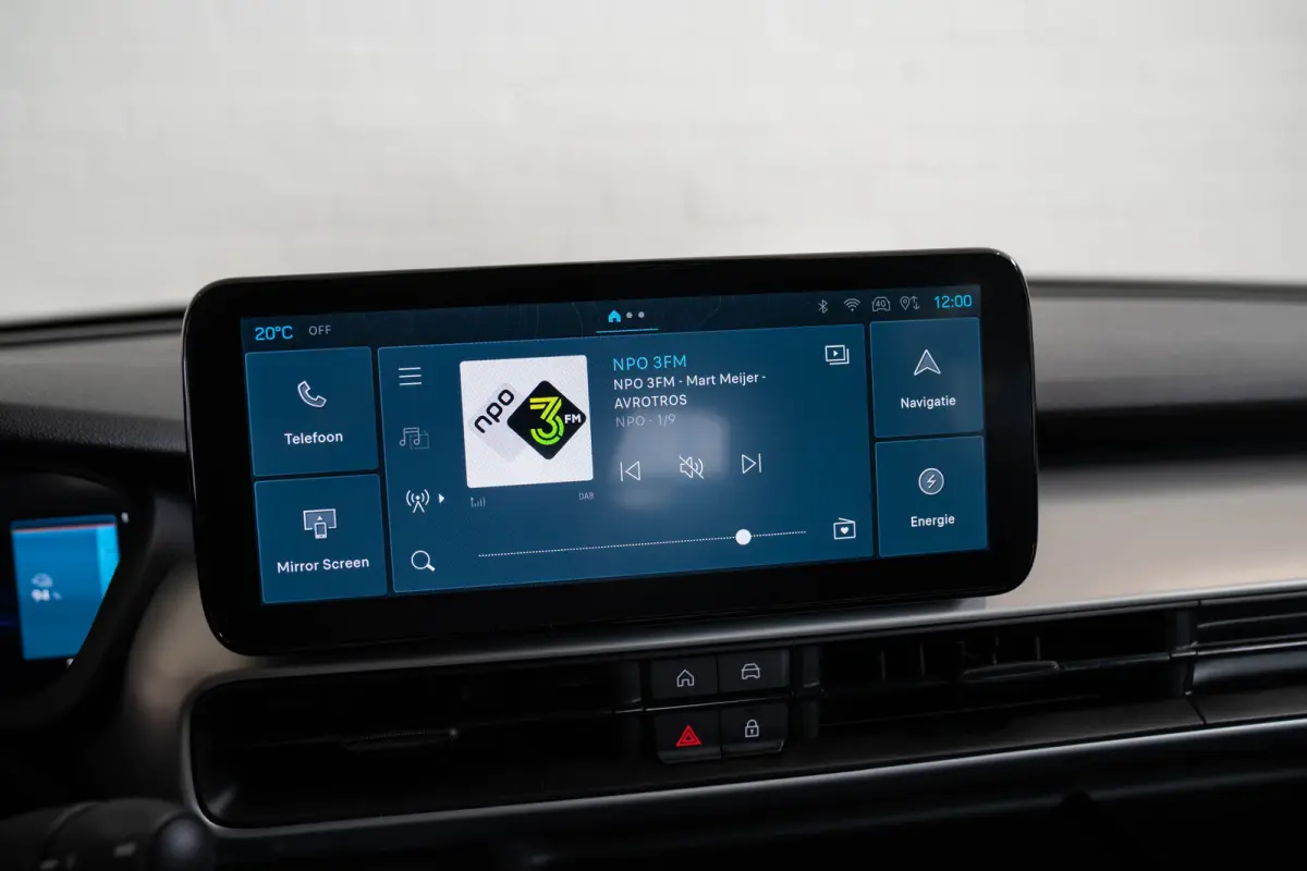 Summit 54 kWh | Tot 8 Jaar Garantie | Warmtepomp | Navigatie | Stoelverwarming | Verwarmd Voorraam | Apple Carplay & Android Auto |