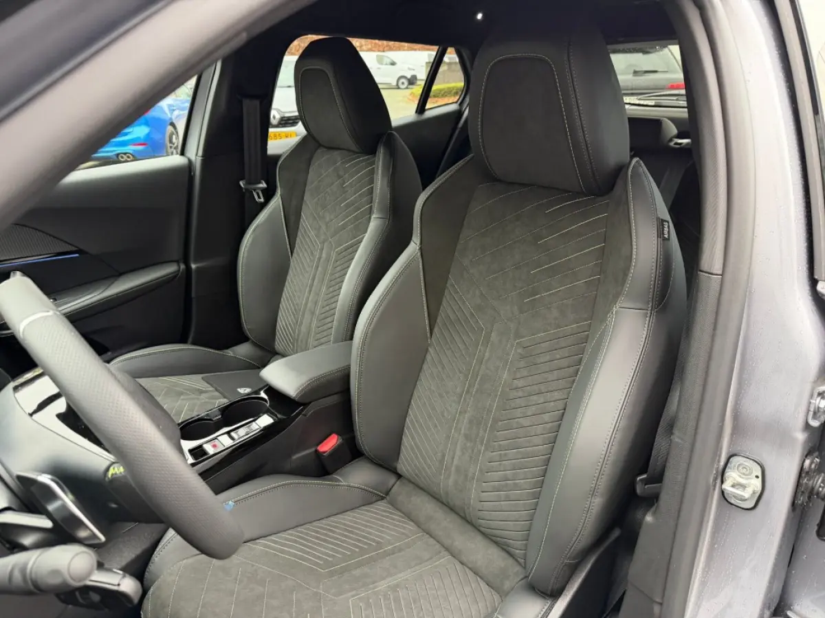 HYBRID 145 GT-LINE Alcantara Stoelverwarming 13.000 EURO KORTING