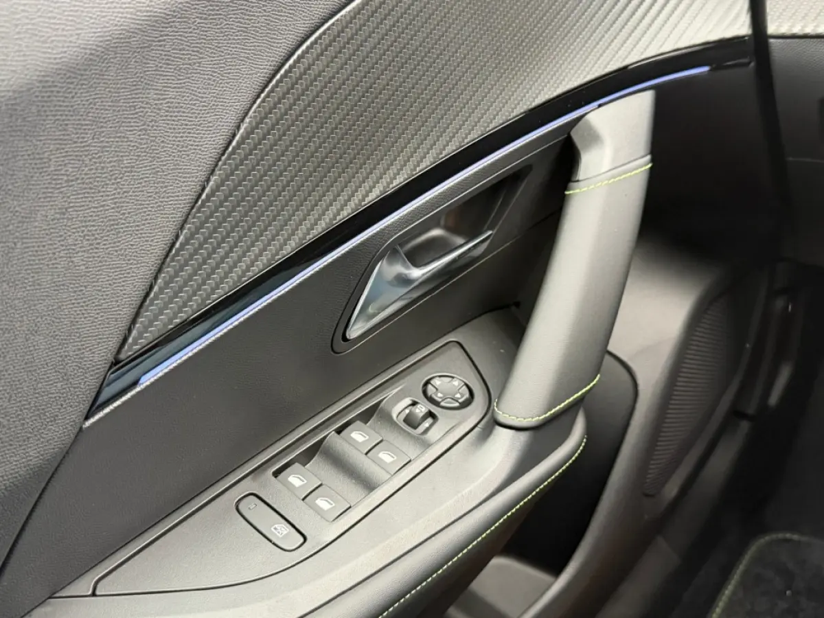 HYBRID 145 GT-LINE Alcantara Stoelverwarming 13.000 EURO KORTING
