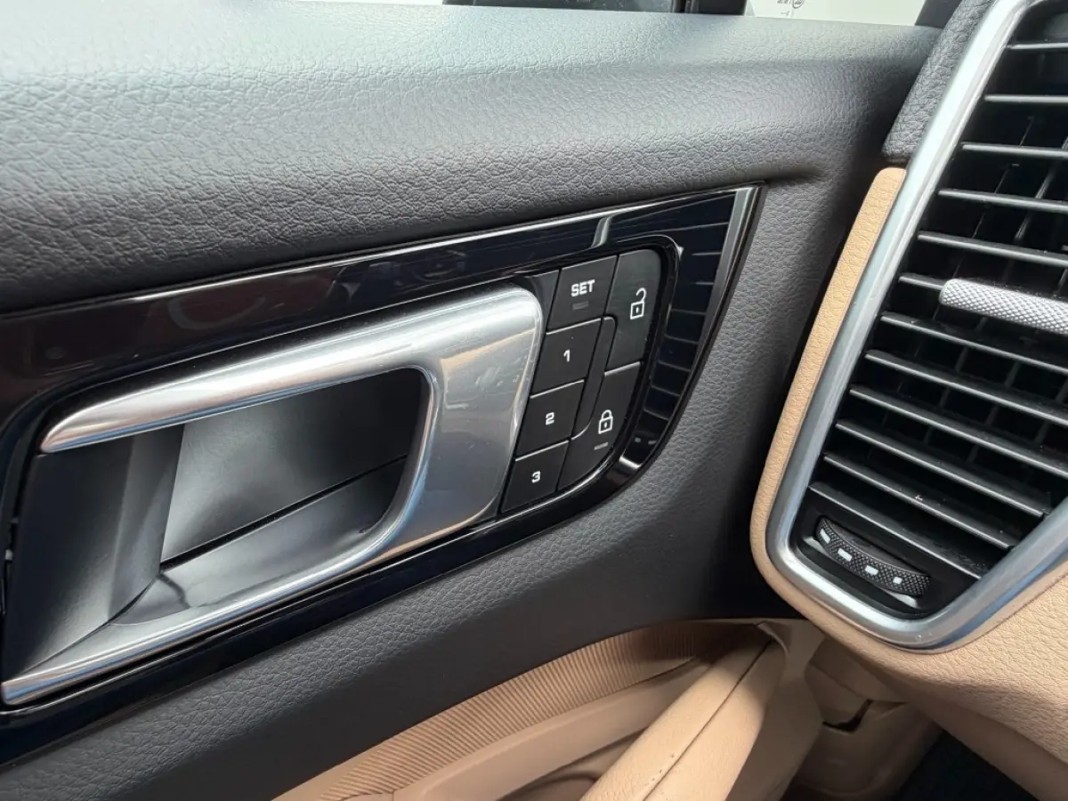3.0 E-HYBRID Platinum Edtion