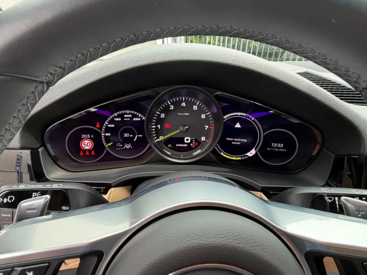 3.0 E-HYBRID Platinum Edtion