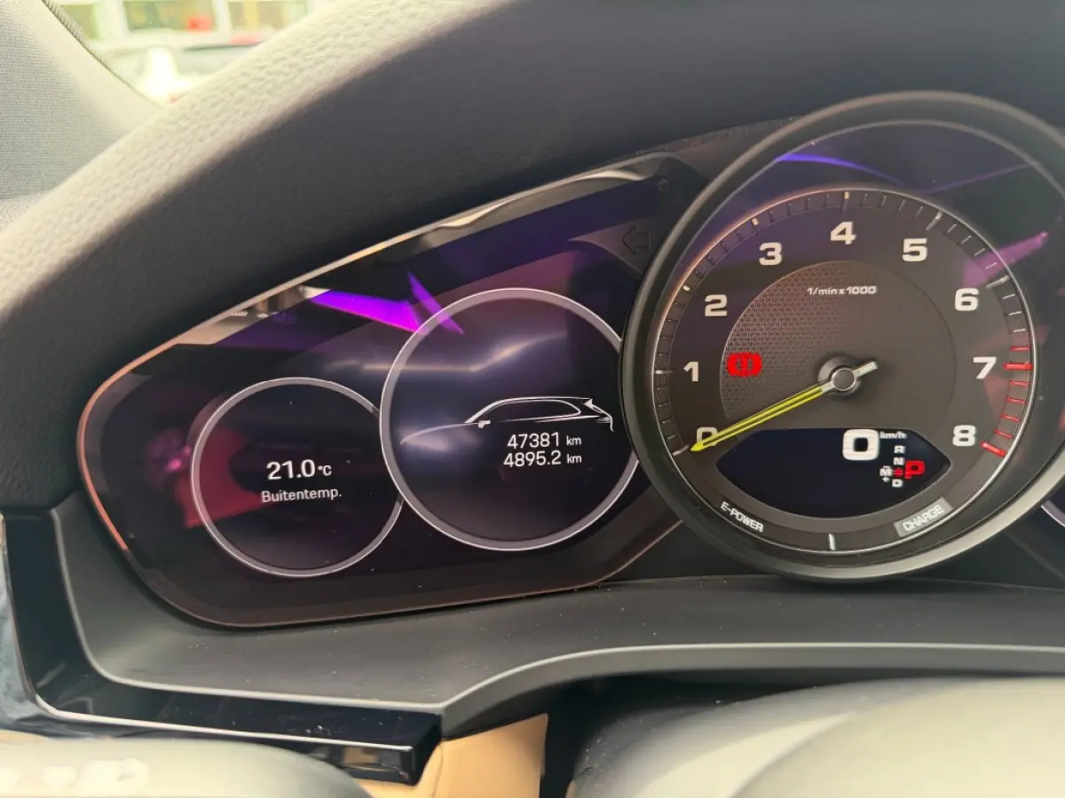 3.0 E-HYBRID Platinum Edtion