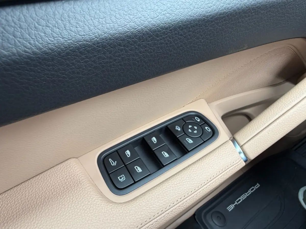 3.0 E-HYBRID Platinum Edtion