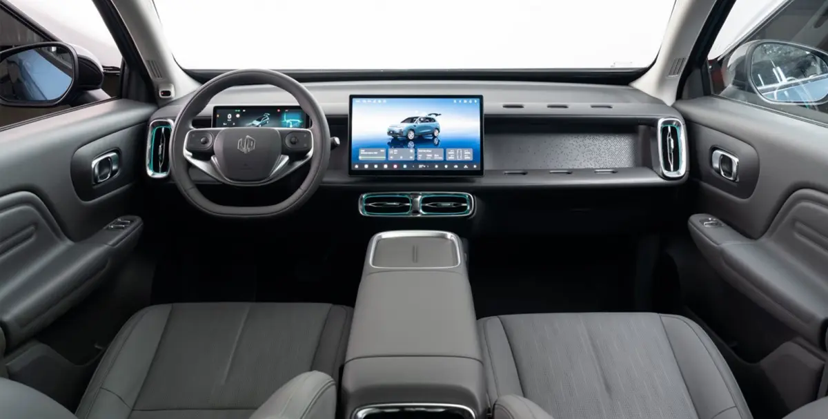 Design ProMax 67.1 kWh | €1500,- korting !! | Vanaf €499,- Private Lease per maand ! | Panoramadak | Carplay | Achteruitrijcamera | 18" Lichtmetalen Velgen | Adaptieve cruise control | P
