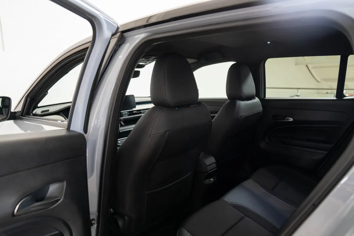 54 kWh | Tot 8 Jaar Garantie | Warmtepomp | Navigatie | Stoelverwarming | Verwarmd Voorraam | Apple Carplay & Android Auto |