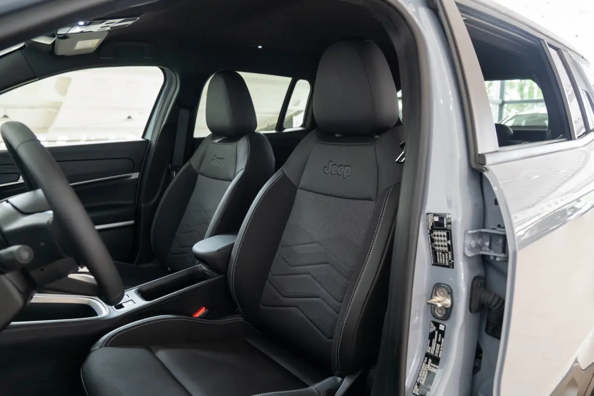 54 kWh | Tot 8 Jaar Garantie | Warmtepomp | Navigatie | Stoelverwarming | Verwarmd Voorraam | Apple Carplay & Android Auto |