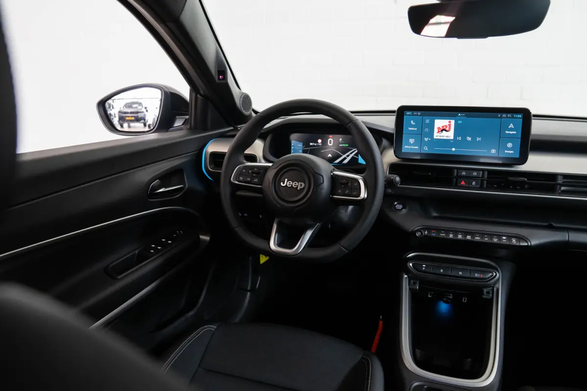 54 kWh | Tot 8 Jaar Garantie | Warmtepomp | Navigatie | Stoelverwarming | Verwarmd Voorraam | Apple Carplay & Android Auto |