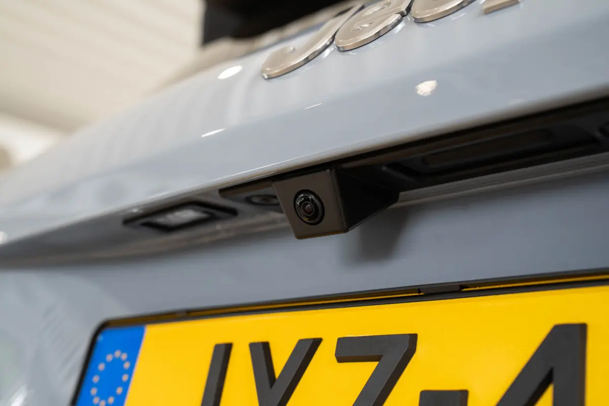 54 kWh | Tot 8 Jaar Garantie | Warmtepomp | Navigatie | Stoelverwarming | Verwarmd Voorraam | Apple Carplay & Android Auto |