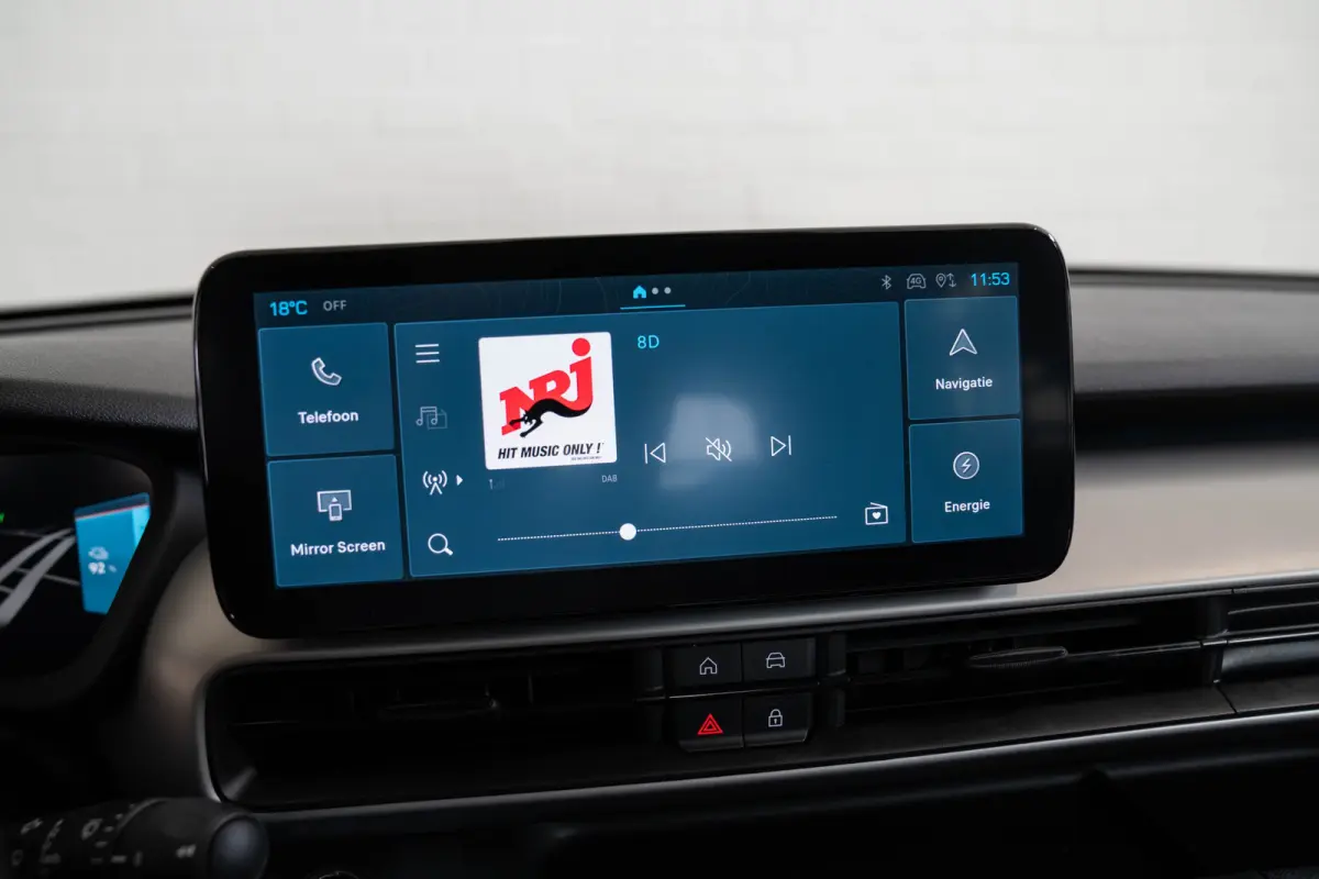 54 kWh | Tot 8 Jaar Garantie | Warmtepomp | Navigatie | Stoelverwarming | Verwarmd Voorraam | Apple Carplay & Android Auto |