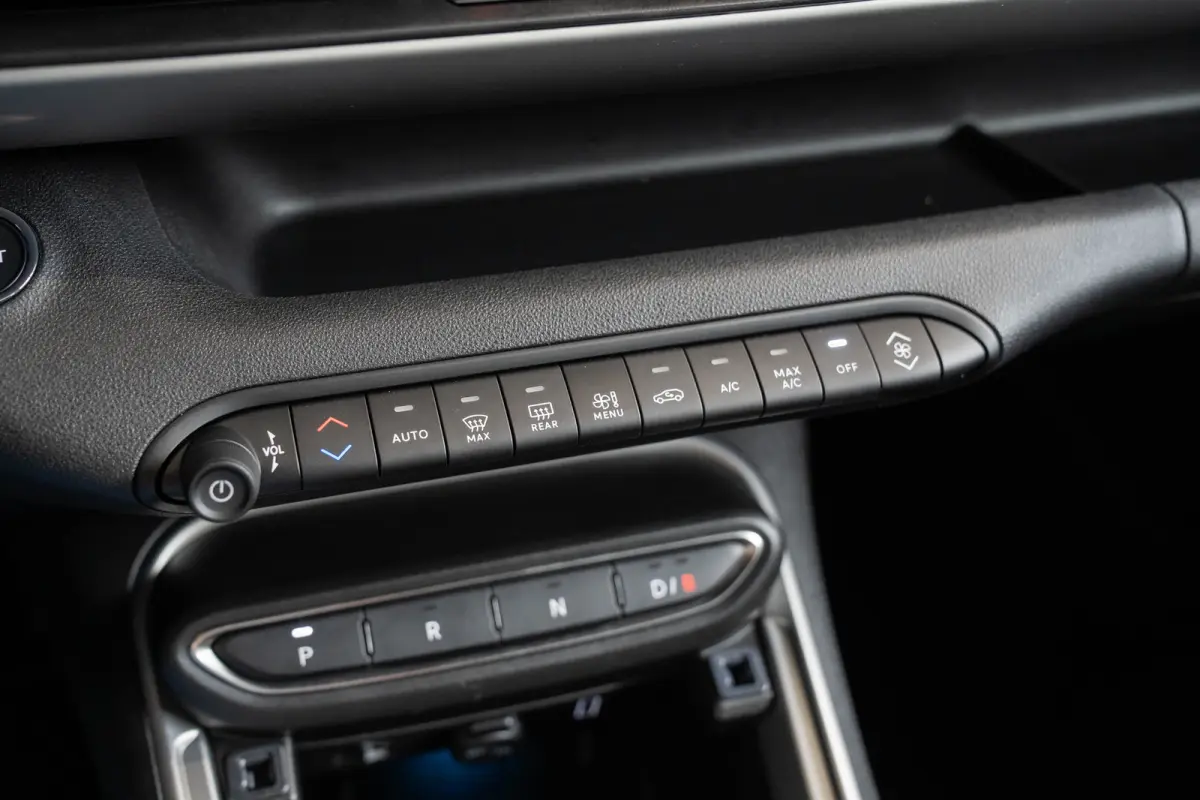 54 kWh | Tot 8 Jaar Garantie | Warmtepomp | Navigatie | Stoelverwarming | Verwarmd Voorraam | Apple Carplay & Android Auto |