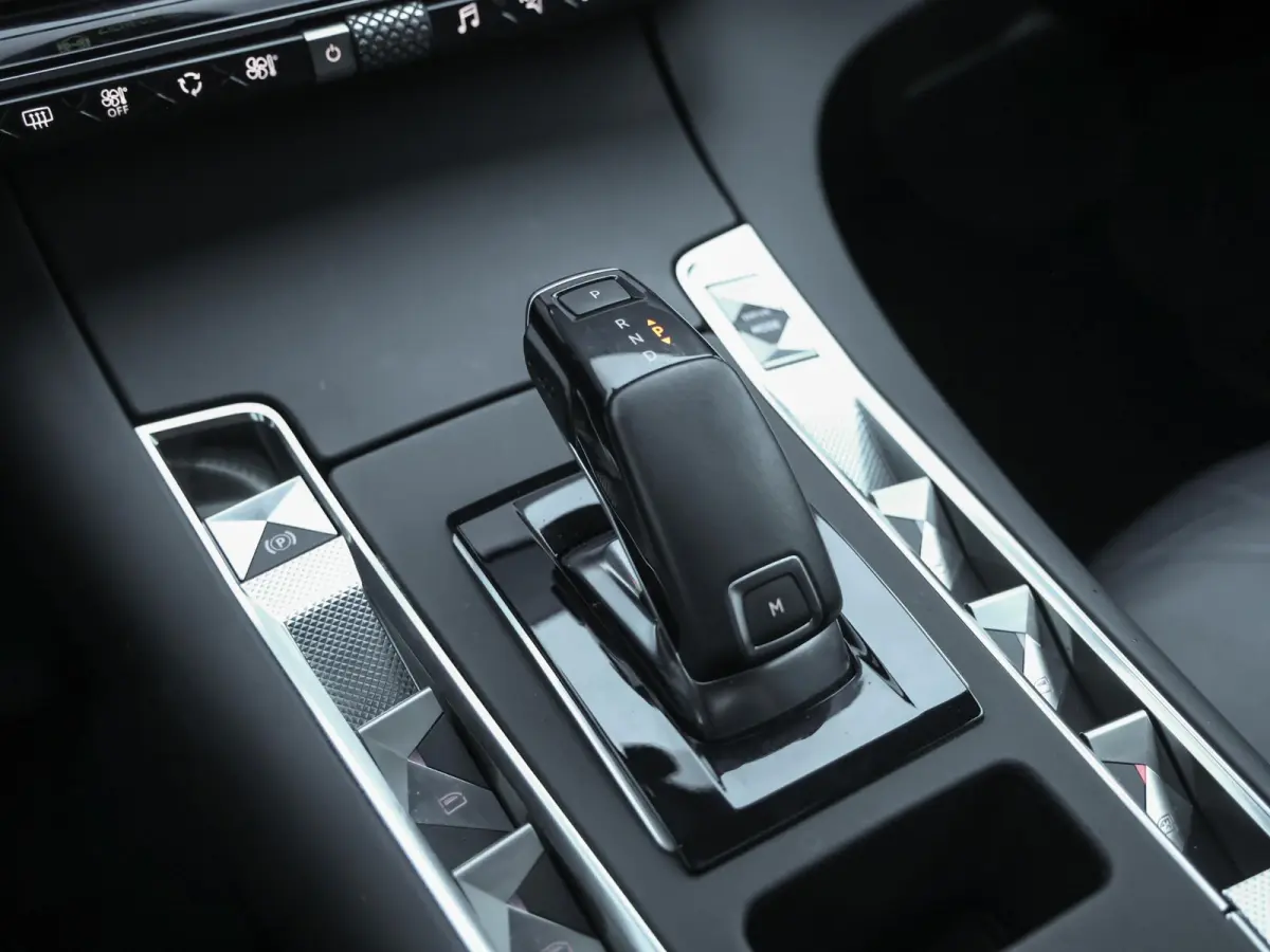 1.6 PureTech Executive 2e eigenaar | Rivoli | Nappaleder + Stoelverwarming | Schuifdak Panorama | 19" LMV | Carplay Android Auto