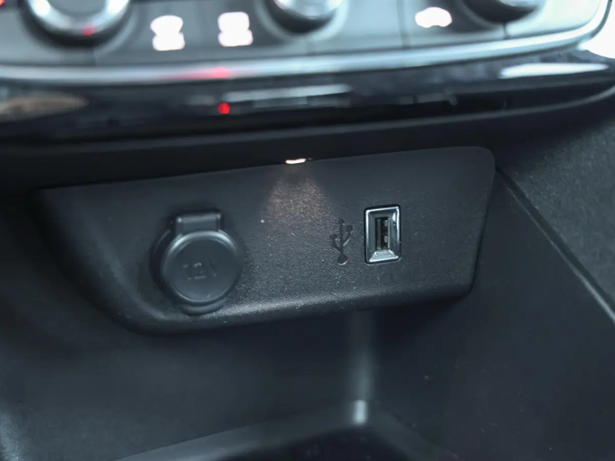 Elegance 50kWh | 1ste eigenaar | ACCU 90% | Winterpakket | Parkeersensoren | LEER/Stof | 17"LMV | AppleCarPlay/Android | AUTOMAAT