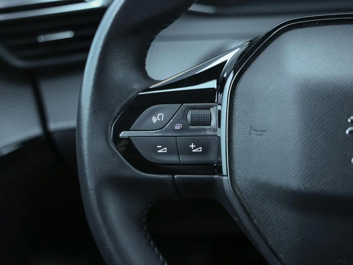 Active Pack 50kWh | 1ste eigenaar | ACCU 93% | Stoelverwarming | Parkeersensoren | Navigatie | AUTOMAAT