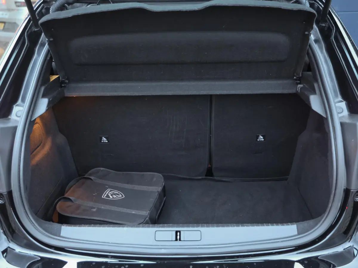 Active Pack 50kWh | 1ste eigenaar | ACCU 93% | Stoelverwarming | Parkeersensoren | Navigatie | AUTOMAAT
