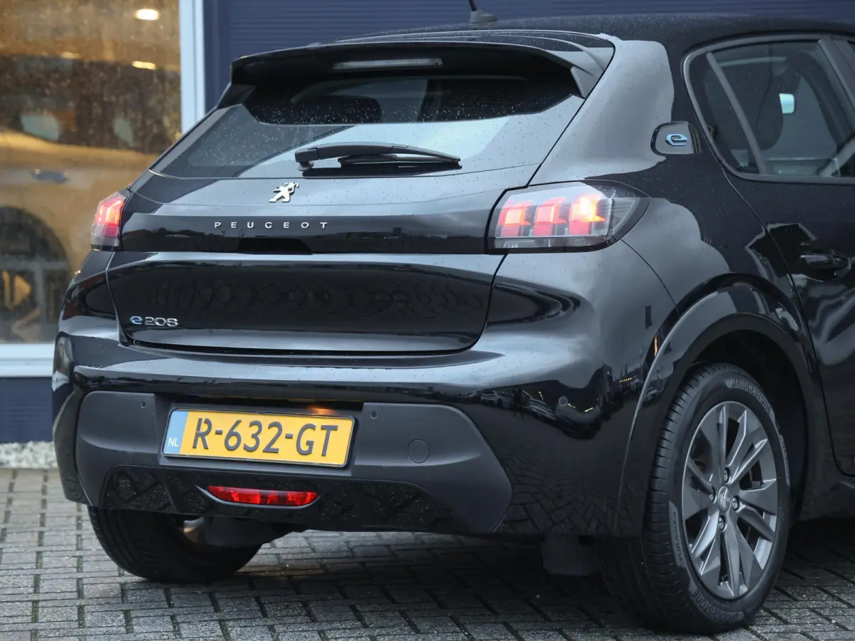 Active Pack 50kWh | 1ste eigenaar | ACCU 93% | Stoelverwarming | Parkeersensoren | Navigatie | AUTOMAAT