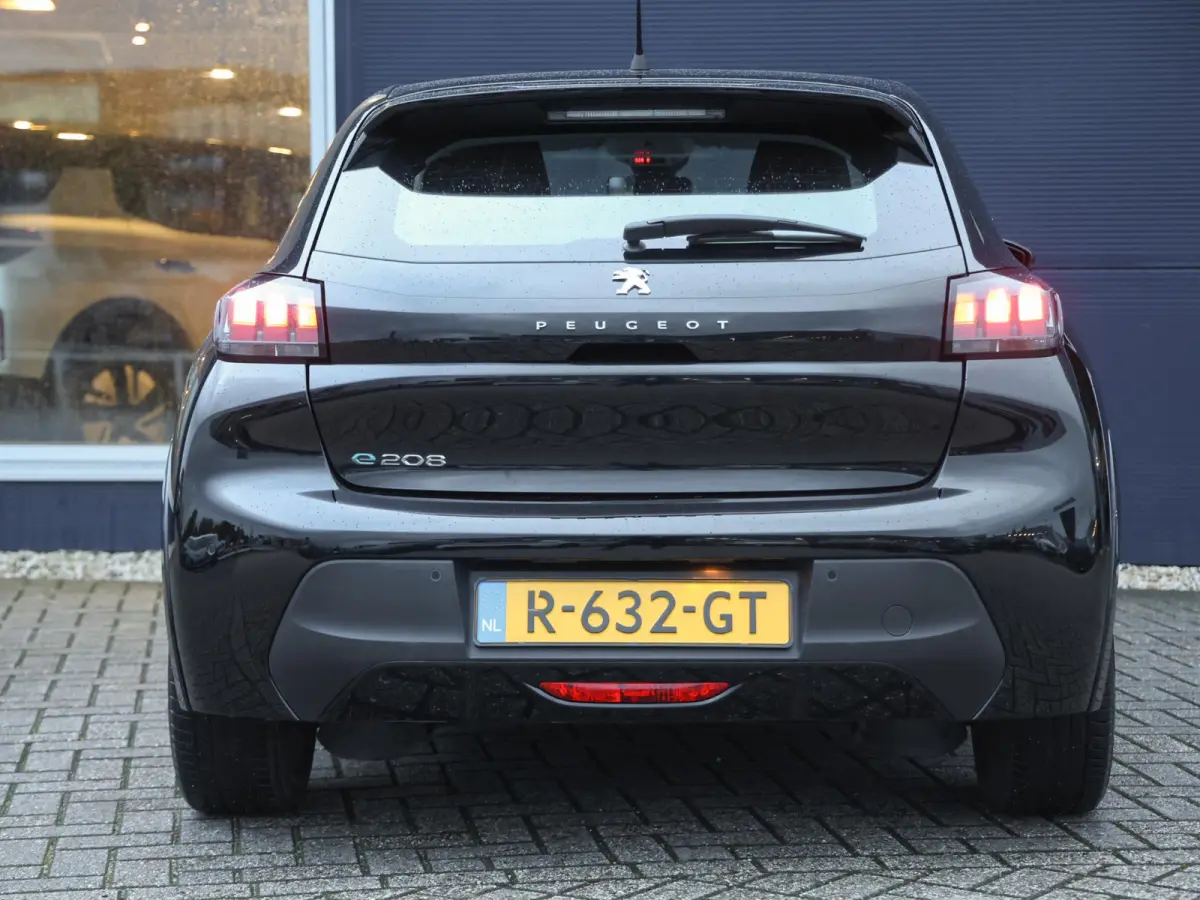 Active Pack 50kWh | 1ste eigenaar | ACCU 93% | Stoelverwarming | Parkeersensoren | Navigatie | AUTOMAAT
