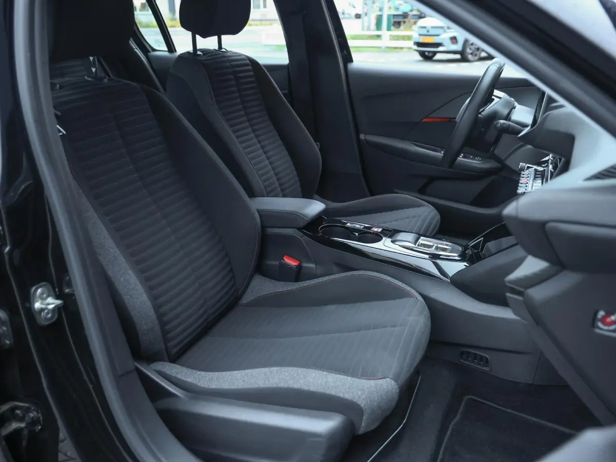 Active Pack 50kWh | 1ste eigenaar | ACCU 93% | Stoelverwarming | Parkeersensoren | Navigatie | AUTOMAAT
