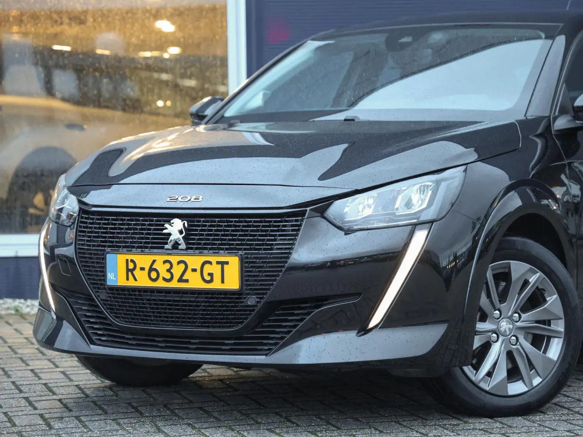 Active Pack 50kWh | 1ste eigenaar | ACCU 93% | Stoelverwarming | Parkeersensoren | Navigatie | AUTOMAAT