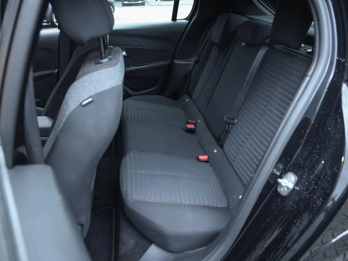 Active Pack 50kWh | 1ste eigenaar | ACCU 93% | Stoelverwarming | Parkeersensoren | Navigatie | AUTOMAAT